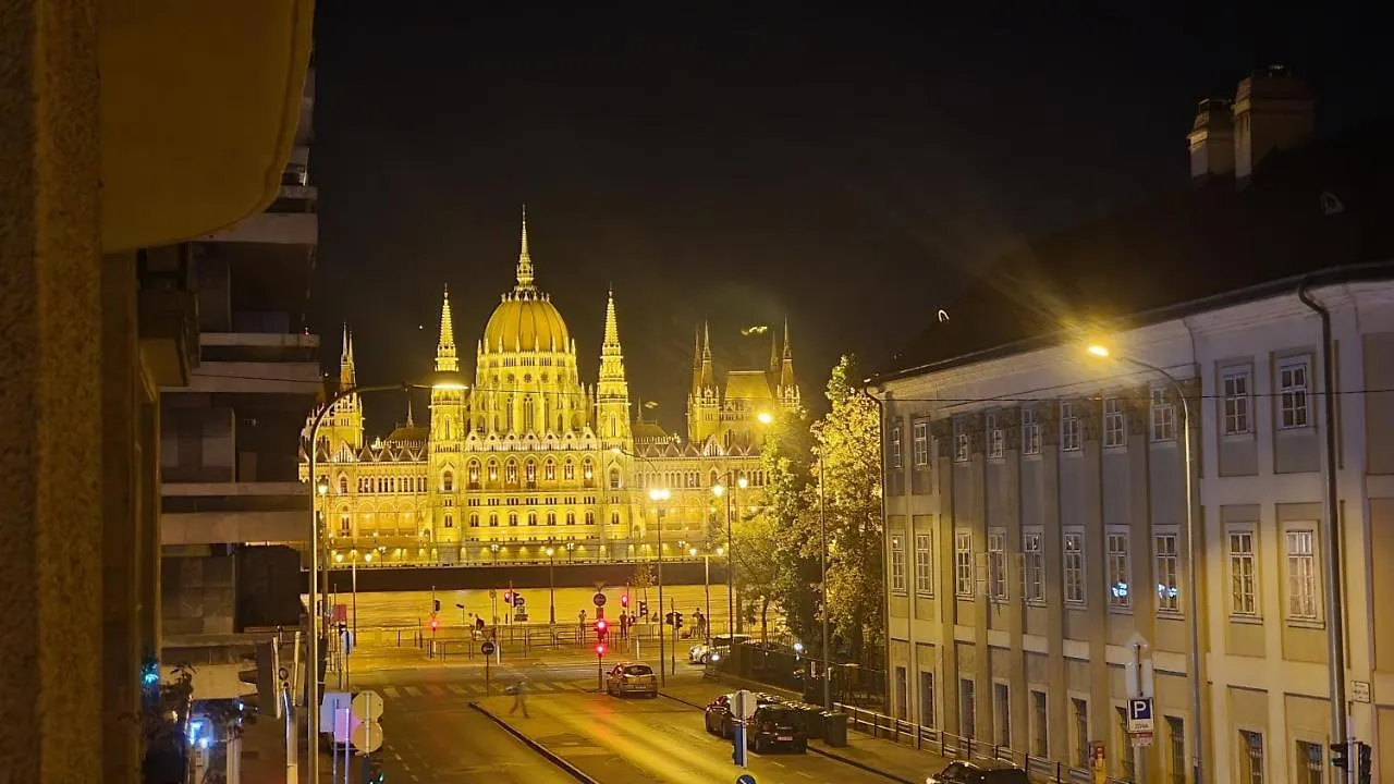 Parliament View Apartment Budapest