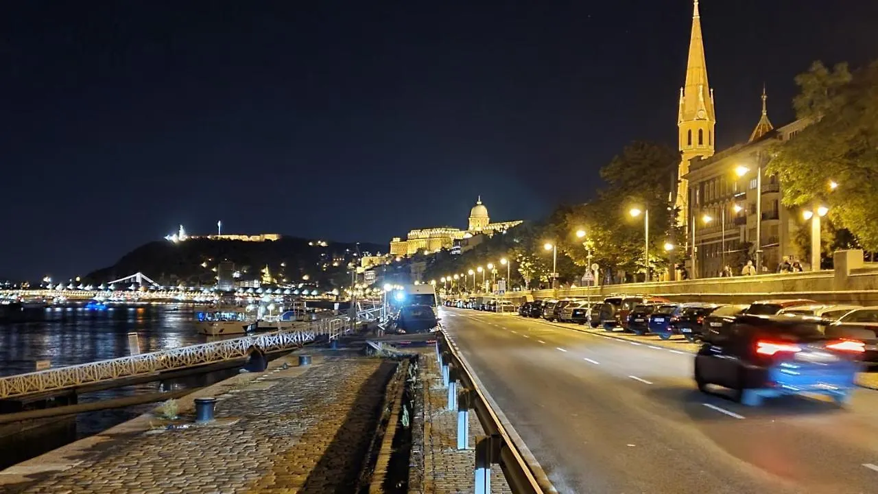 Parliament View Apartment Budapest 0*,